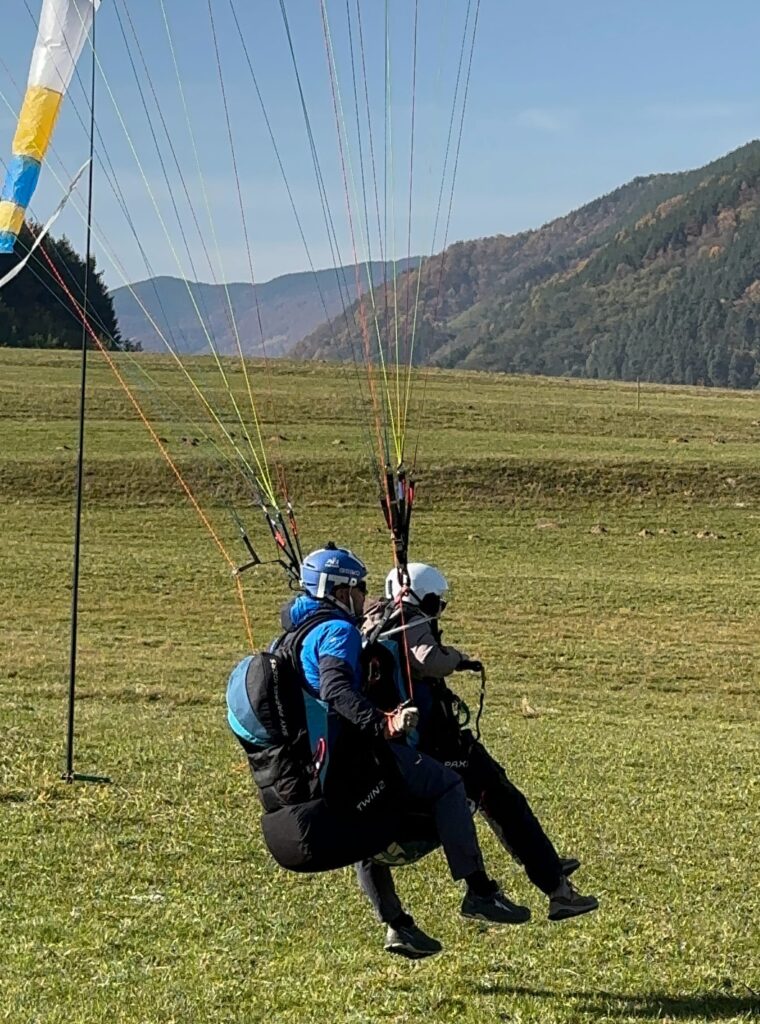 Zbor cu parapanta în tandem în zona montană